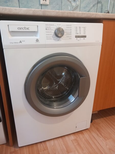 Frigider, aragaz, masina de spalat, chiuveta inox si mobilier